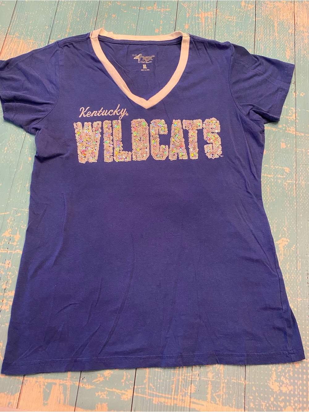 Kentucky Wildcats Blue V-Neck Tee with Sequin Logo